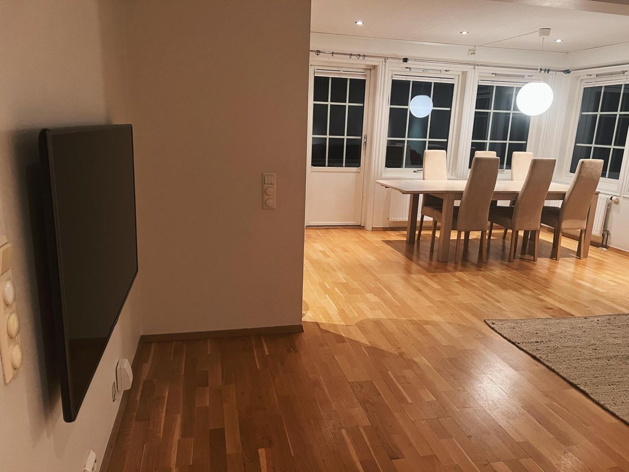 ホテル ハウゲン パンショナート スバールバル ロングイェールビーン 部屋 写真